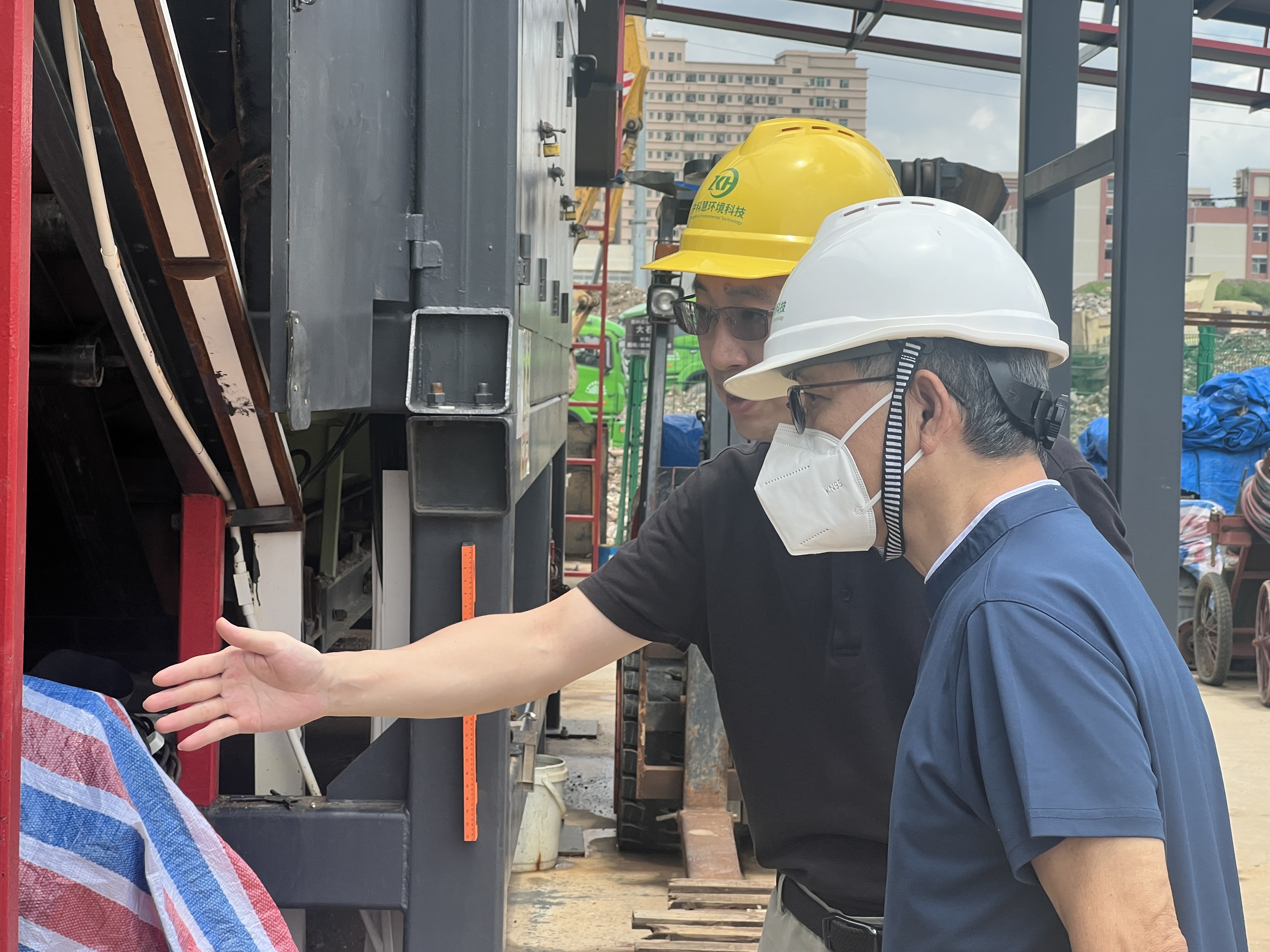  香港某著名集團投資代表調(diào)研中科慧陳腐垃圾分選系統(tǒng)